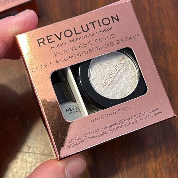Revolution Makeup Flawless Foils Eye Shadow 3 Pack Gold, Pink, White - Picture 3 of 5